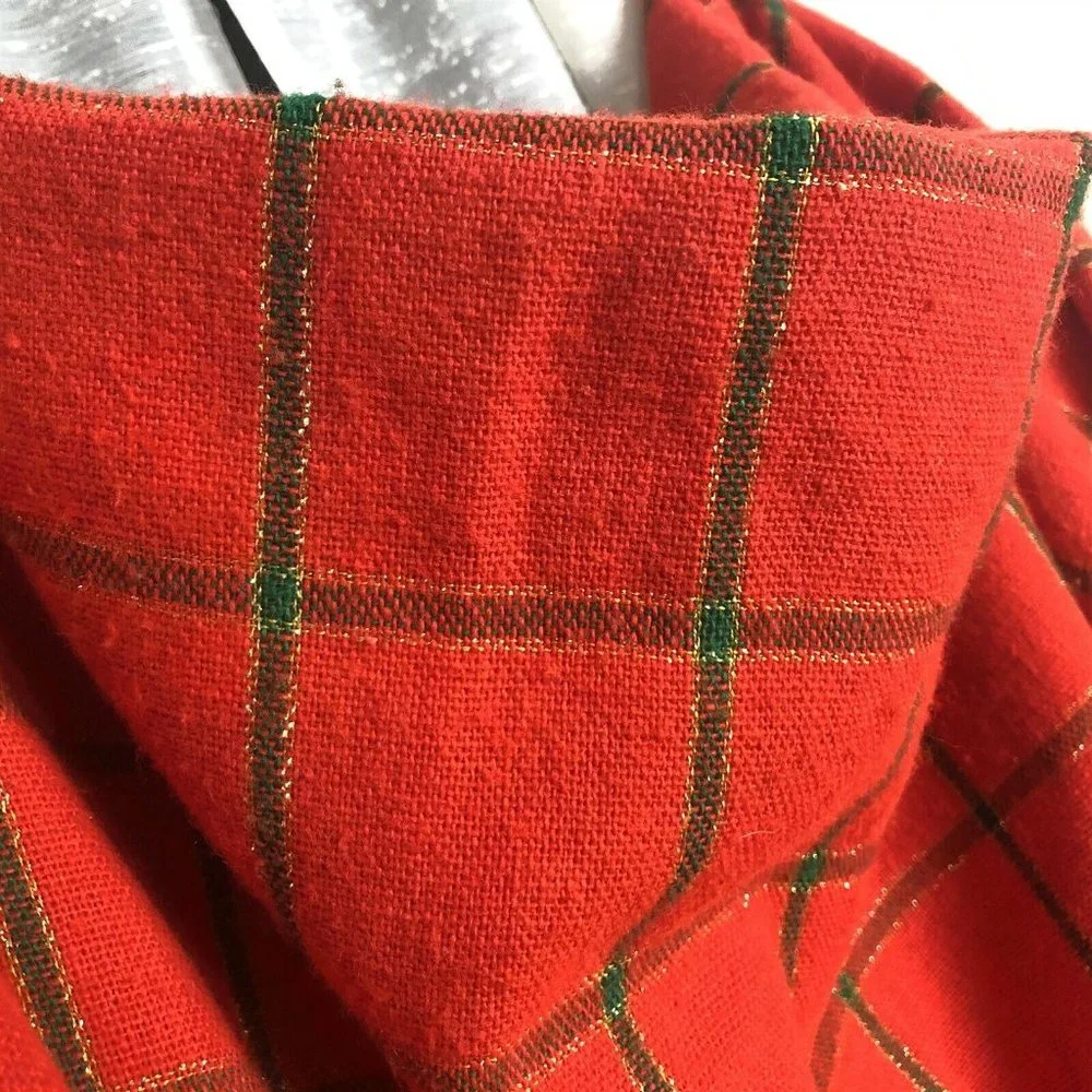 CHRISTMAS HOLIDAY TABLECLOTH LEACOCK RED GREEN PLAID GILT OVAL
